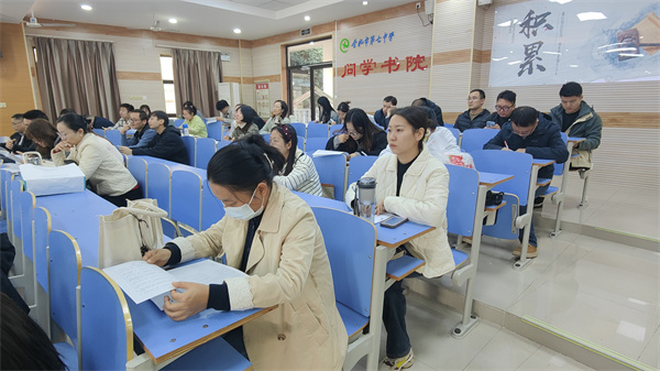 欧洲杯2021买球平台年级召开第三次全体教师会暨学情分析会(图1) 欧洲杯2021买球平台年级召开第三次全体教师会暨学情分析会(图1)