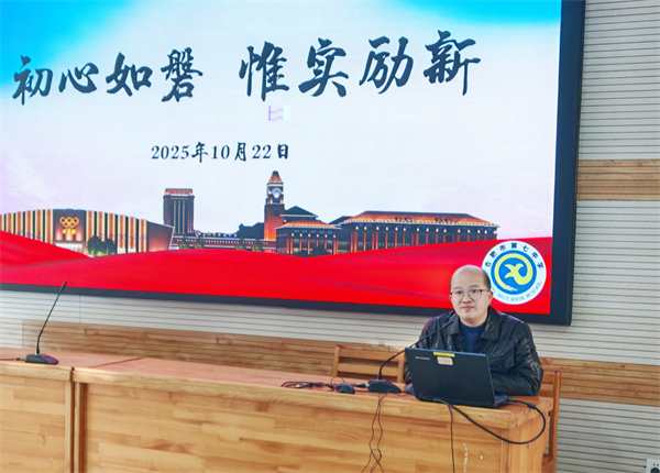 欧洲杯2021买球平台年级召开第三次全体教师会暨学情分析会(图2) 欧洲杯2021买球平台年级召开第三次全体教师会暨学情分析会(图2)