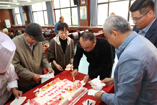 合肥七中为退休寿星老教师暖心庆生(图7)