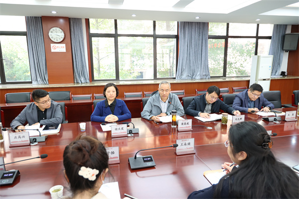 合肥七中召开青年教师座谈会(图3)