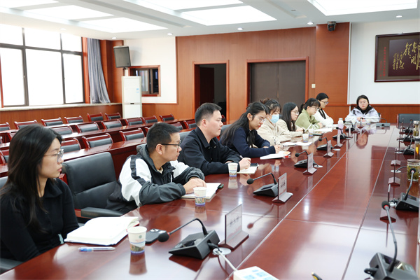 合肥七中召开青年教师座谈会(图2)