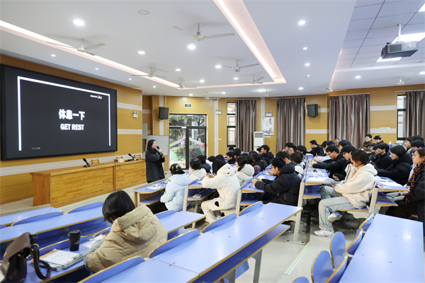 “爆破压力，贴走烦恼！”这堂班会课，让学生轻装前行(图2)