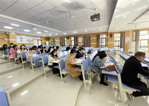 语文组大教研活动1.jpg 语文组大教研活动1.jpg