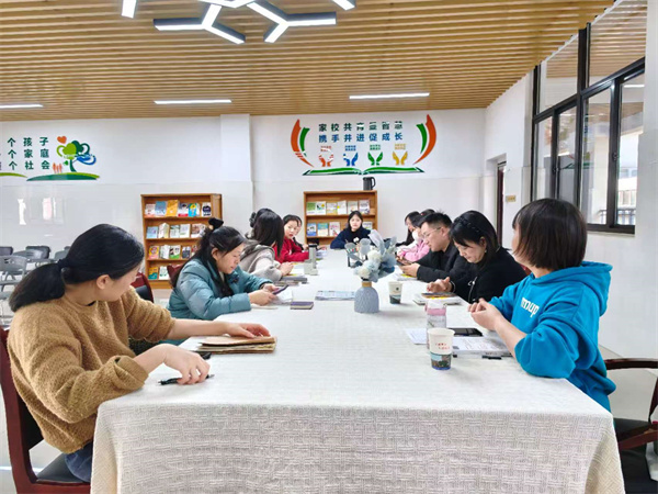 六十五期家长读书会2.jpg 六十五期家长读书会2.jpg