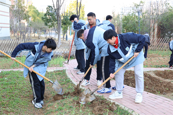 田间万物生长时：合肥七中“耕读教育”如何让知识扎根大地(图1)