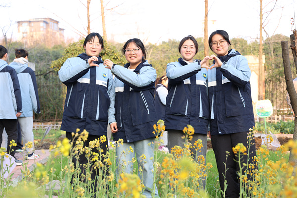 田间万物生长时：合肥七中“耕读教育”如何让知识扎根大地(图2)