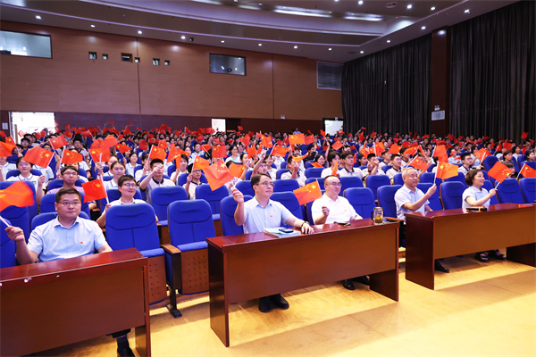 合肥市第七中学组织全校师生集中收看抗日战争胜利80周年阅兵仪式3.jpg 合肥市第七中学组织全校师生集中收看抗日战争胜利80周年阅兵仪式3.jpg