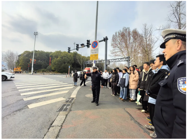 我爱我家,我爱合肥 礼让文明”交通主题实践活动3.png 我爱我家,我爱合肥 礼让文明”交通主题实践活动3.png