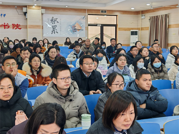 欧洲杯2021买球平台年级召开新学期全体教师会(图1) 欧洲杯2021买球平台年级召开新学期全体教师会(图1)