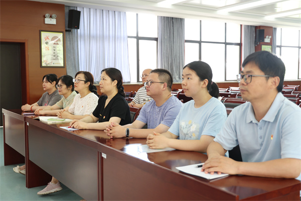 合肥七中党员干部集中收看庆祝中国共产党成立105周年大会直播(图2) 合肥七中党员干部集中收看庆祝中国共产党成立105周年大会直播(图2)